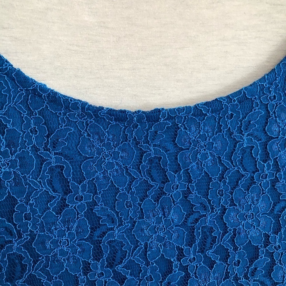 The Limited Lace top with keyhole closure - Picture 4 of 9